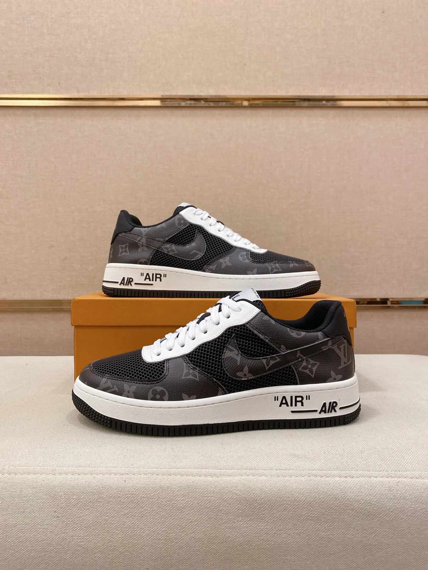 Men's shoes💰 440💰Louis Vuitton (Louis Vuitton/LV) top 🔍🔍 new models are on sale at the same time, the upper 🇮🇹 imported Italian first-layer cowhide, fully imported mesh breathable lining 💪💪, completely 1⃣️compared 1⃣️Reproduction🇮🇹💪💪, ⚠Sole: The original sole is specially provided by the original factory, the exclusive movable molded sole is super comfortable, ⚠Original factory follow-up goods, 🔍🔍high quality, you can enter and leave the counter at will, welcome to compare⚠. Code number: 38-44. Can be customized for 45 non-refundable!